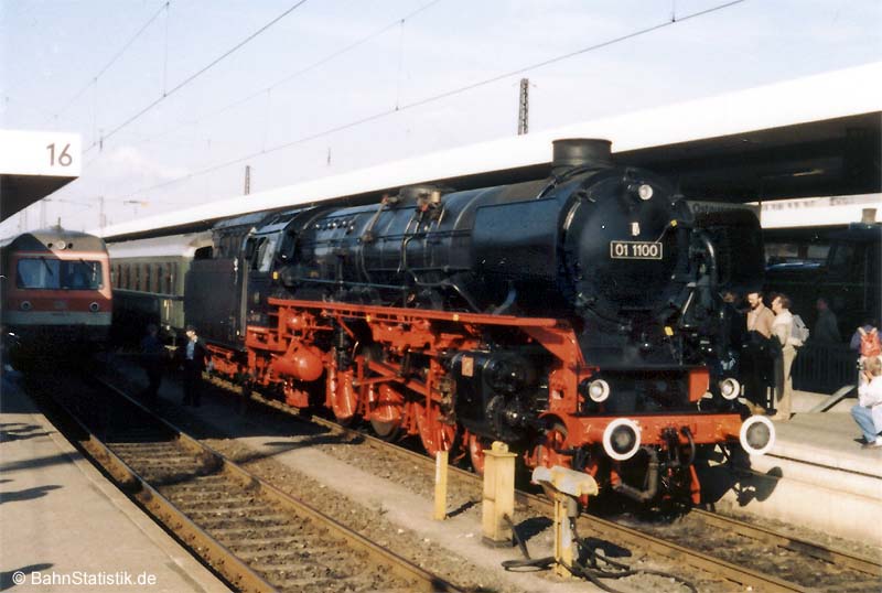 01 1100 mit Sonderzug zur 150 Jahrfeier der deutschen Eisenbahn in Nürnberg Hbf