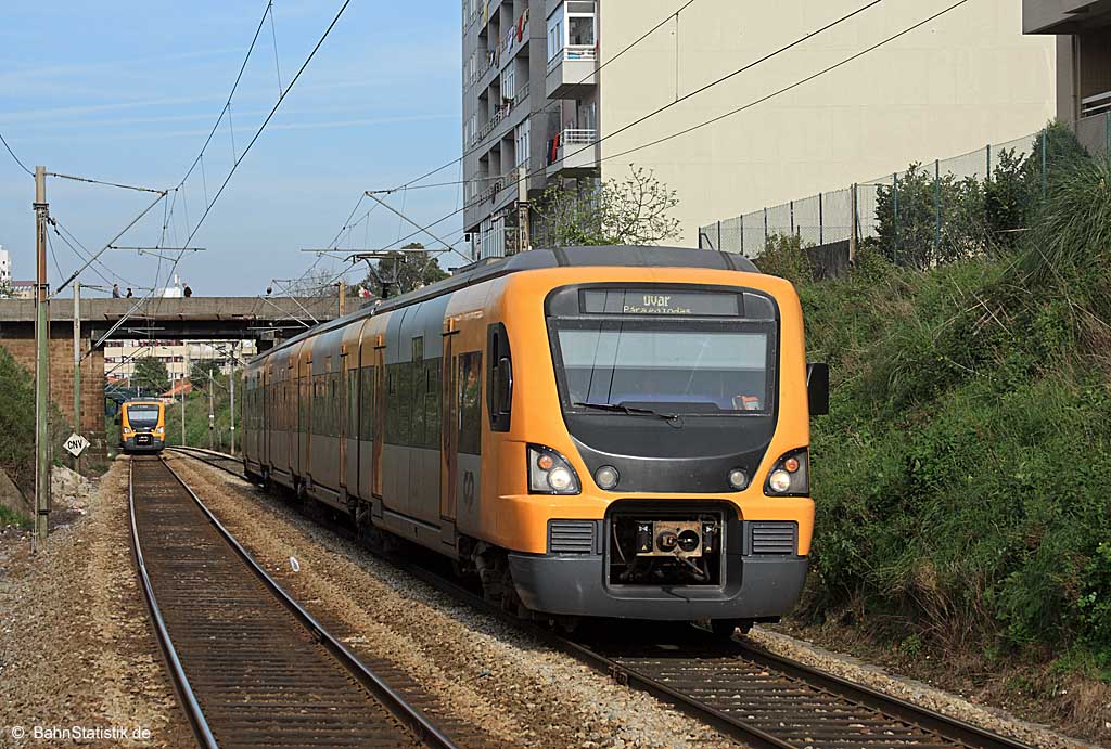 Zugbegegnung bei Combrões