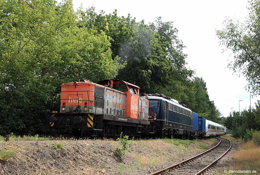 V60.7 (ex 346 988 DR) der HVLE überstellt am 29.06.20 die 110 278-9 der CBB mit den zwei Steuerwagen und dem PowerCar zum zukünftigen Tz 9212 vom Herstellerwerk Bombardier zum Bf Hennigsdorf (b Berlin)
