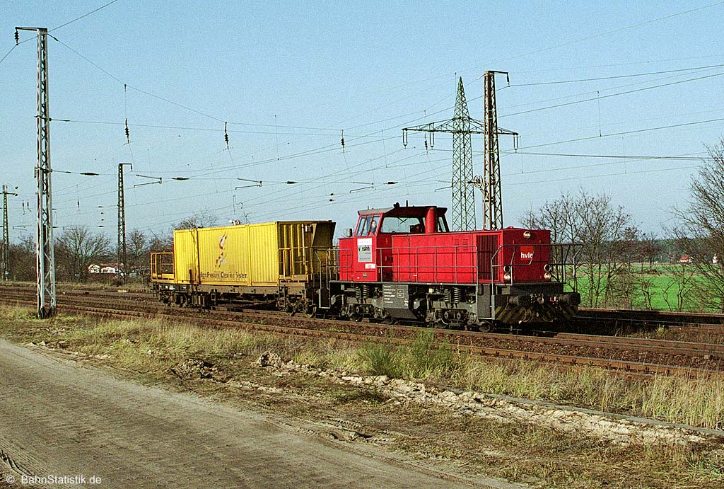 Vossloh´s 276 016-9 namens »;Bettina« am 29.11.06 mit einem Schienenreinigungswagen gen Osten auf dem südlichen Berliner Außenring durch Saarmund