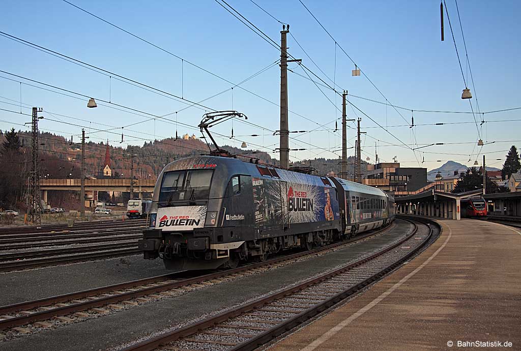 1116 248-6 am Heiligen Abend 2014 mit dem Red Bull Fashion Train als RJ 863 (Bregenz – Wien West) bei der Einfahrt nach Kufstein