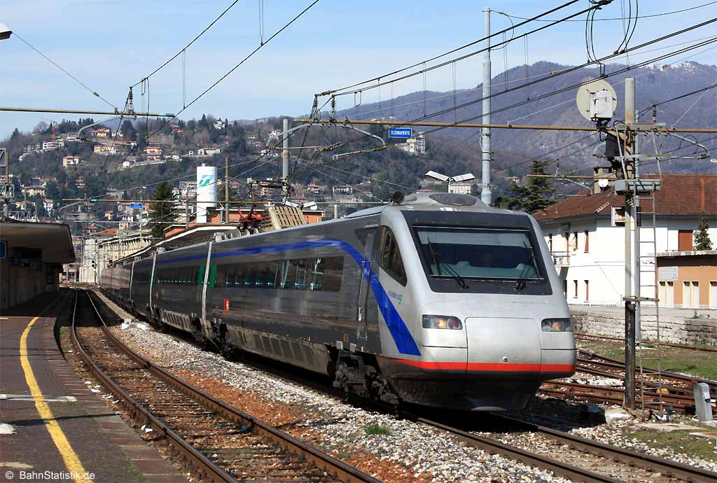 ETR 470.009 »Insubrico« am 22.03.13 als EC 15 von Zürich HB nach Milano Centrale bei der Ausfahrt aus Como San Giovanni