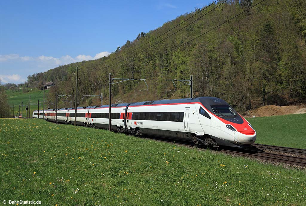 ETR 610 713ff am 17.04.18 als EC 158 (Milano C – Basel SBB) auf der Hauensteinstrecke nahe Tecknau