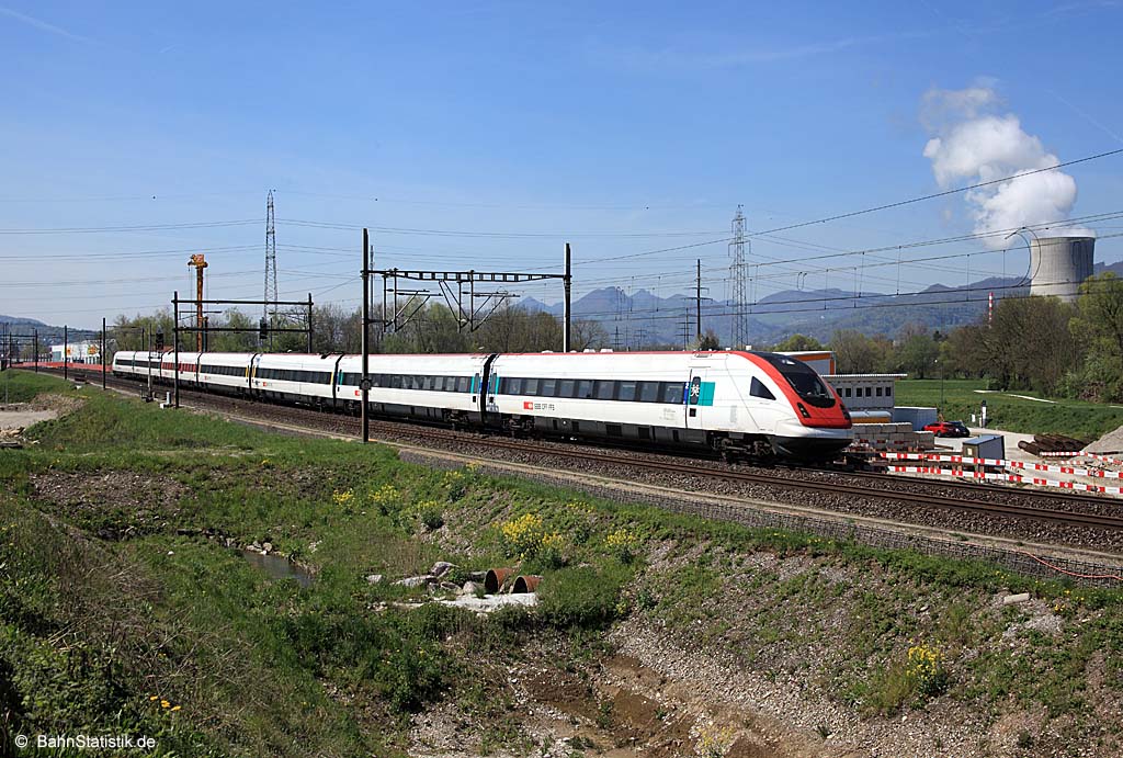 Ein ICN am 20.04.16 Richtung Aarau am AKW Gösgen vorbei