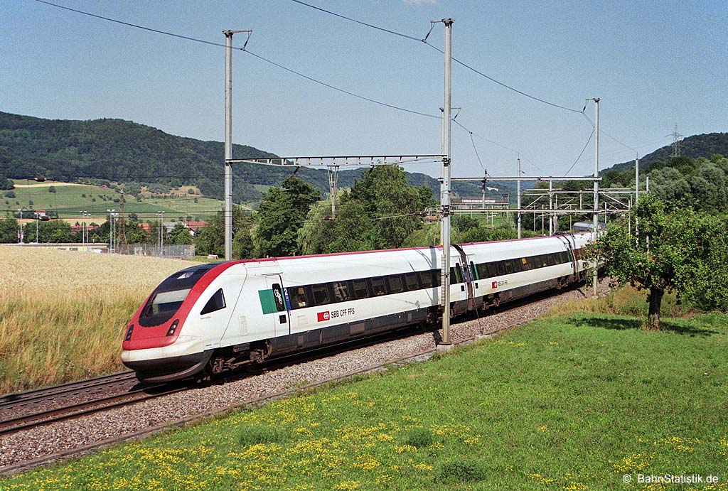 RABDe 500 032ff namens »Henri Dufaux« am 10.07.08 auf dem Weg nach Basel SBB auf der Bözbergstrecke nahe Frick