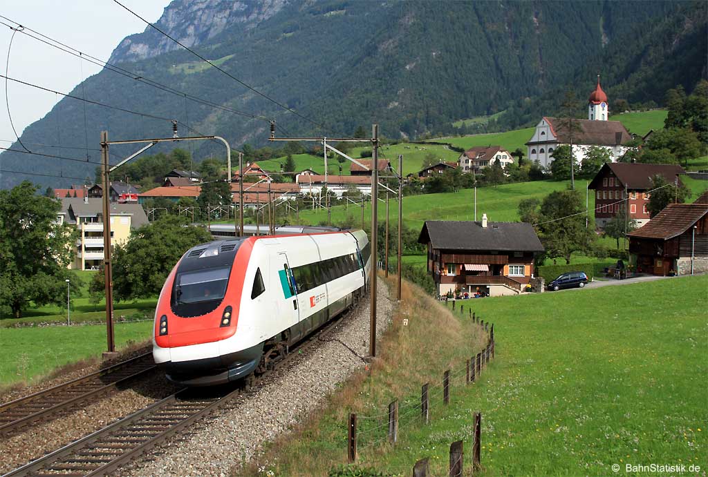 ICN 500 037 am 28.09.13 als IC 667 (Basel SBB – Lugano) auf der Gotthardbahn bei Silenen