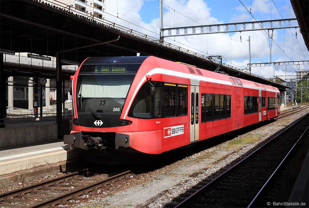 RABe 526 265 (ex 265 BLS) am 30.08.14 als R 5447 nach Biel/Bienne in La Chaux-de-Fonds