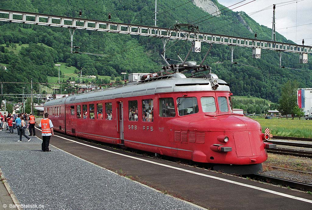 Der rote Pfeil »Churchill« steht am 25.05.08 als Extrazug nach St. Margrethen in Sargans