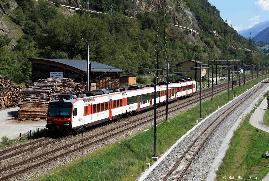 RegionAlps Domino RABe 560 410-3 am 20.08.11 als R 4139 (Sion – Brig) im Rhônetal nahe Gamsen