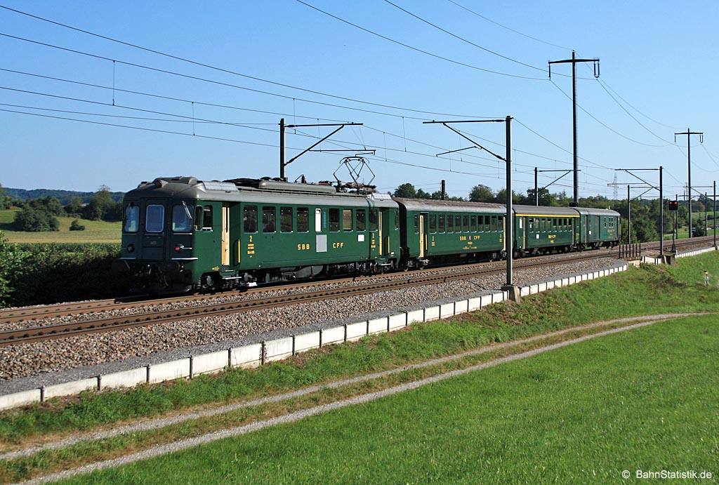 Badezug (Koblenz – Zürich HB) – geschoben vom Triebwagen RBe 4/4 1405 – hier am 23.08.09 nahe Seglingen